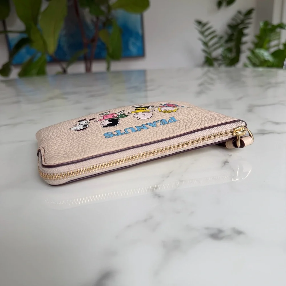 Coach X Peanuts Corner Zip Wristlet With Snoopy And Friends Motif CF213 Ivory - Picture 8 of 11